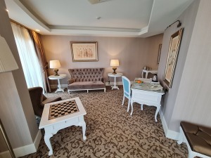 Travelnews.lv iepazīst Ziemeļkipras viesnīcu «Vuni Palace Hotel» Kirēnijā. Sadarbībā ar PuzzleTravel.com 12