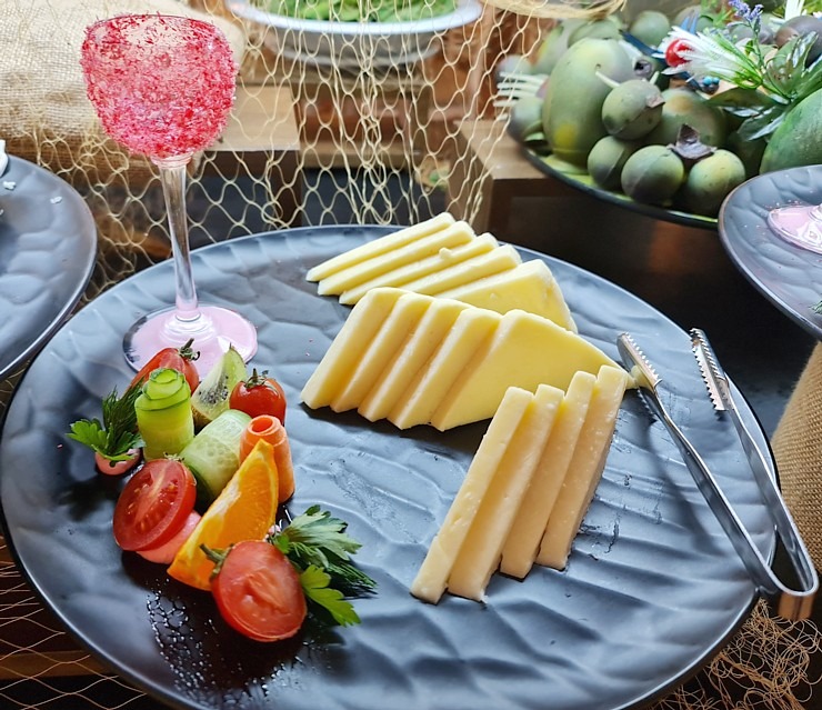 Travelnews.lv iepazīst Ziemeļkipras viesnīcas «Vuni Palace Hotel» ēdienkarti. Sadarbībā ar Puzzle Travel Travelnews.lv iepazīst Ziemeļkipras viesnīcas «Vuni Palace Hotel» ēdienkarti. Sadarbībā ar Puzzle Travel 339769