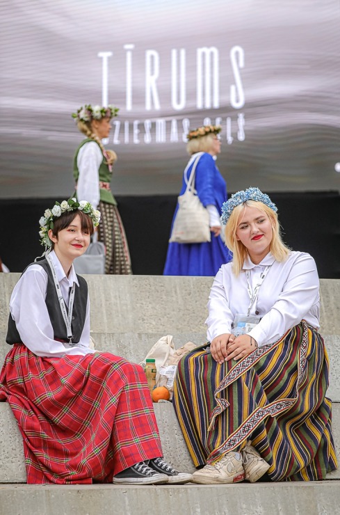 Fotogrāfs Mareks Galinovskis: Dziesmu svētku lielkoncerts «Tīrums. Dziesmas ceļš» skan Mežaparka Lielajā estrādē Fotogrāfs Mareks Galinovskis: Dziesmu svētku lielkoncerts «Tīrums. Dziesmas ceļš» skan Mežaparka Lielajā estrādē 339823