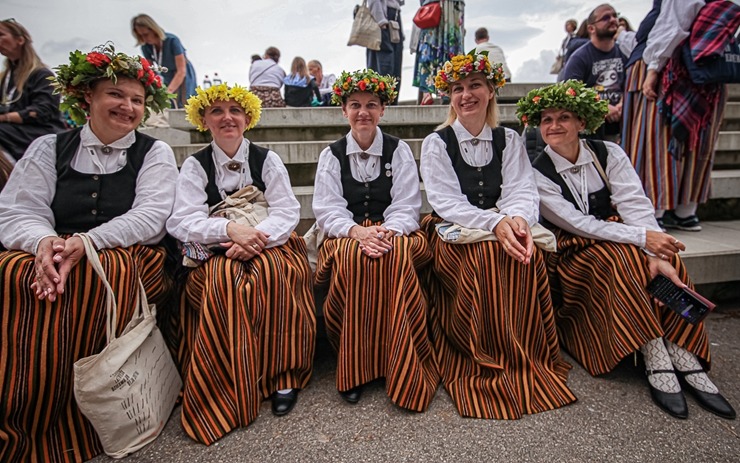 Fotogrāfs Mareks Galinovskis: Dziesmu svētku lielkoncerts «Tīrums. Dziesmas ceļš» skan Mežaparka Lielajā estrādē Fotogrāfs Mareks Galinovskis: Dziesmu svētku lielkoncerts «Tīrums. Dziesmas ceļš» skan Mežaparka Lielajā estrādē 339826