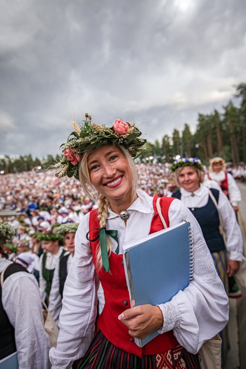 Fotogrāfs Mareks Galinovskis: Dziesmu svētku lielkoncerts «Tīrums. Dziesmas ceļš» skan Mežaparka Lielajā estrādē Fotogrāfs Mareks Galinovskis: Dziesmu svētku lielkoncerts «Tīrums. Dziesmas ceļš» skan Mežaparka Lielajā estrādē 339828