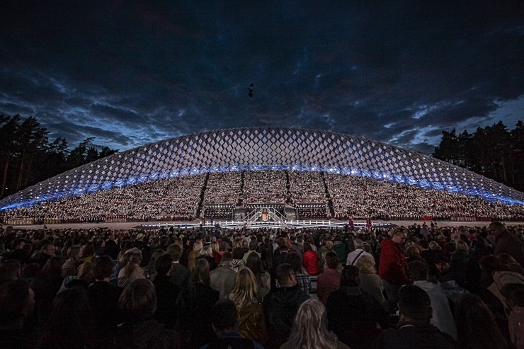 Fotogrāfs Mareks Galinovskis: Dziesmu svētku lielkoncerts «Tīrums. Dziesmas ceļš» skan Mežaparka Lielajā estrādē Fotogrāfs Mareks Galinovskis: Dziesmu svētku lielkoncerts «Tīrums. Dziesmas ceļš» skan Mežaparka Lielajā estrādē 339847