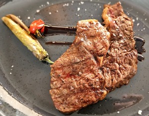 Izbaudām šefpavāra Kaspara Jansona gatavotus steikus Rīgas restorānā «Meat Chef» 19