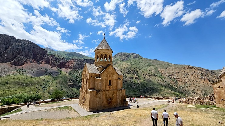 Travelnews.lv apmeklē IX līdz XVI gadsimta klosteru kompleksu Noravank Armēnijā. Sadarbībā ar airBaltic Travelnews.lv apmeklē IX līdz XVI gadsimta klosteru kompleksu Noravank Armēnijā. Sadarbībā ar airBaltic 341094