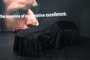Latvijā svinīgi tiek sagaidīts jaunais «Porsche Cayenne» kopā ar šefpavāra Ērika Dreibanta gardumiem 2