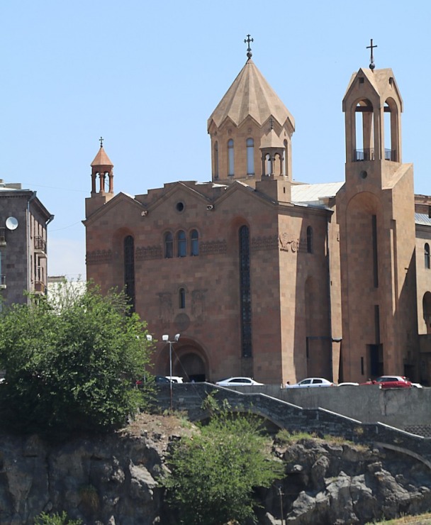 Travelnews.lv caur ekskursiju autobusa logu iepazīst Armēnijas galvaspilsētu Erevānu. Sadarbībā ar airBaltic 341565