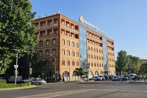 Travelnews.lv izbauda un nakšņo 3 naktis Erevānas viesnīcā «Best Western Plus Congress Hotel». Sadarbībā ar airBaltic 1
