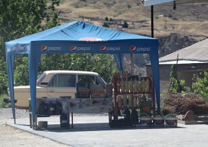 Travelnews.lv ar ekskursiju autobusu iepazīst Armēnijas ielu tirdzniecību un dabas ainavas. Sadarbība ar airBaltic 17