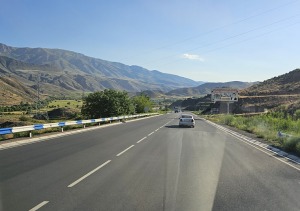 Travelnews.lv ar ekskursiju autobusu iepazīst Armēnijas ielu tirdzniecību un dabas ainavas. Sadarbība ar airBaltic 30