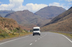 Travelnews.lv ar ekskursiju autobusu izbauda Armēnijas dabas skatus. Sadarbībā ar airBaltic 14