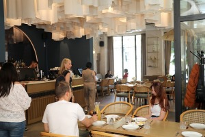 Travelnews.lv Armēnijas pilsētā Gjumri izbauda pusdienas vietējā restorānā «Sheeraz». Sadarbībā ar airBaltic 10
