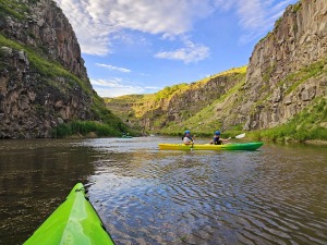 Travelnews.lv iepazīst Armēnijas Marmašena klosteri Ahurjanas ielejā un izbrauc ar kanoe laivām. Sadarbībā ar airBaltic 19