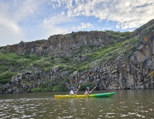 Travelnews.lv iepazīst Armēnijas Marmašena klosteri Ahurjanas ielejā un izbrauc ar kanoe laivām. Sadarbībā ar airBaltic 26
