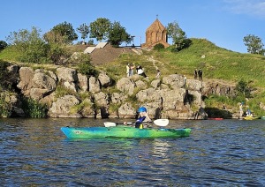 Travelnews.lv iepazīst Armēnijas Marmašena klosteri Ahurjanas ielejā un izbrauc ar kanoe laivām. Sadarbībā ar airBaltic 8