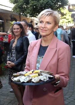 Rīgas restorāns «Buržujs» jau 12. reizi rīko grandiozu «Austeru festivāls», kur viesi apēd 12 000 austeres 3