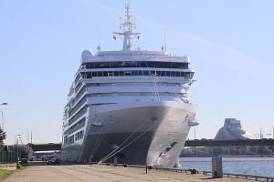 Rīgas ostā pirmo reizi ienāk kruīzu kompānijas «Silversea Cruises» luksus klases kuģis «Silver Dawn» 1