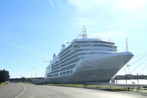 Rīgas ostā pirmo reizi ienāk kruīzu kompānijas «Silversea Cruises» luksus klases kuģis «Silver Dawn» 45
