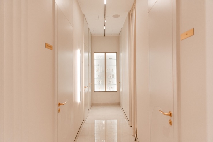 Rīgas klusajā centrā svinīgi atvērts skaistuma salons «White Capsule» 343598