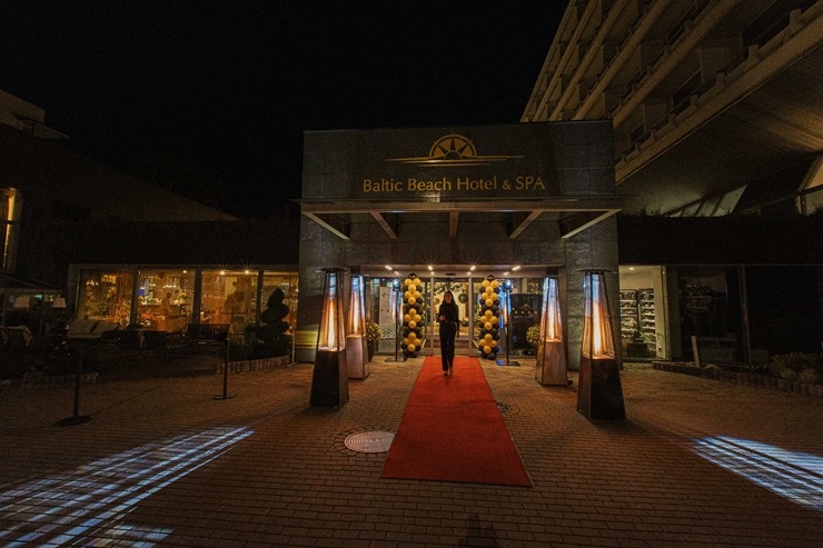 «Baltic Beach Hotel & SPA» pulcē draugus uz dāsnuma un izdevīgo piedāvājumu gadatirgu «Saulainā nakts». Foto: Artis Veigurs 345178