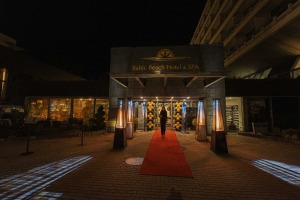 «Baltic Beach Hotel & SPA» pulcē draugus uz dāsnuma un izdevīgo piedāvājumu gadatirgu «Saulainā nakts». Foto: Artis Veigurs 45