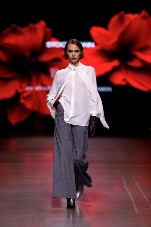 Rīgas modes nedēļa piedāvā iepazīties ar kolekciju STOCKMANN x LATVIAN DESIGNERS no Latvijas. Foto: Mark Litvyakov Rīgas modes nedēļa piedāvā iepazīties ar kolekciju STOCKMANN x LATVIAN DESIGNERS no Latvijas. Foto: Mark Litvyakov 345715