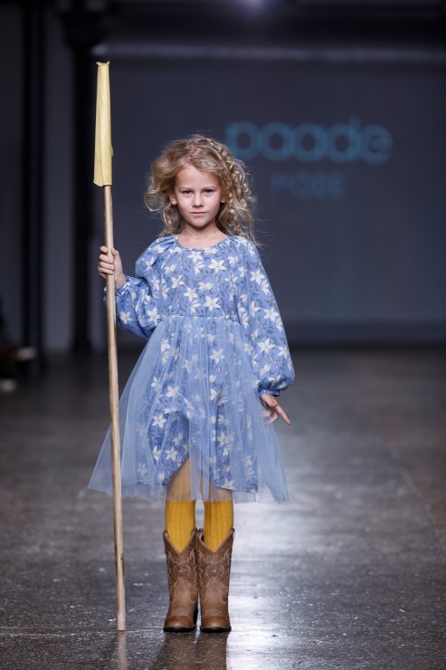 Rīgas modes nedēļa piedāvā iepazīties ar bērnu apģērbu kolekciju PAADE MODE no Latvijas. Foto: Mark Litvyakov 345928