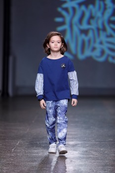 Rīgas modes nedēļa piedāvā iepazīties ar bērnu apģērbu kolekciju ROCK & MOUSE no Latvijas. Foto: Mark Litvyakov 18