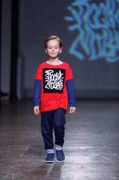 Rīgas modes nedēļa piedāvā iepazīties ar bērnu apģērbu kolekciju ROCK & MOUSE no Latvijas. Foto: Mark Litvyakov 19