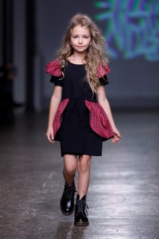 Rīgas modes nedēļa piedāvā iepazīties ar bērnu apģērbu kolekciju ROCK & MOUSE no Latvijas. Foto: Mark Litvyakov 4