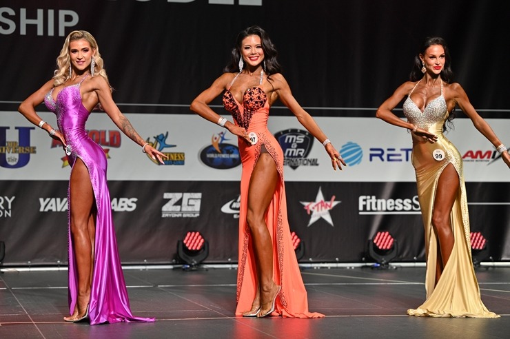 Latvijas sportiste Regīna Mandrika tiek kronēta par IFBB Absolūto Pasaules čempioni Fit model disciplīnā. Foto: Kristīne Vederņikova 346386