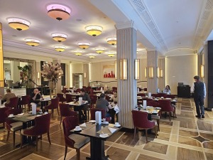 Izbaudām Vecrīgas 5 zvaigžņu viesnīcas «Grand Hotel Kempinski Riga» brokastis Ziemassvētku noskaņās 38