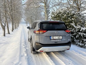 Jānis Deinats, Inta Ruka, Reinis Hofmanis un Travelnews.lv ar Gada Auto 2024 «Nissan X-Trail» dodas uz Ventspili 11