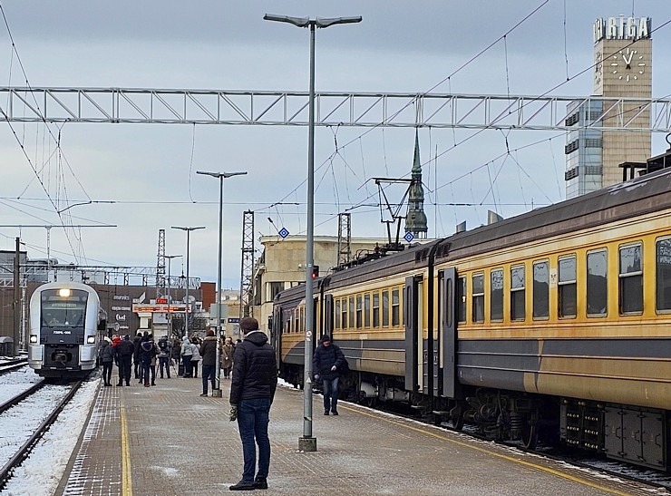 Rīgas Centrālā stacijā ienāk pirmais vilciens no Viļņas 348535
