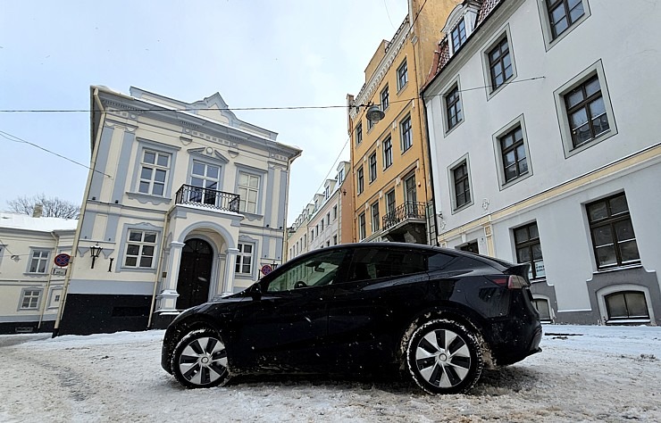 Apceļojam sniegoto Latviju ar auto nomas «Sixt Latvija» spēkratu «Tesla Y Long Range AWD» 349126