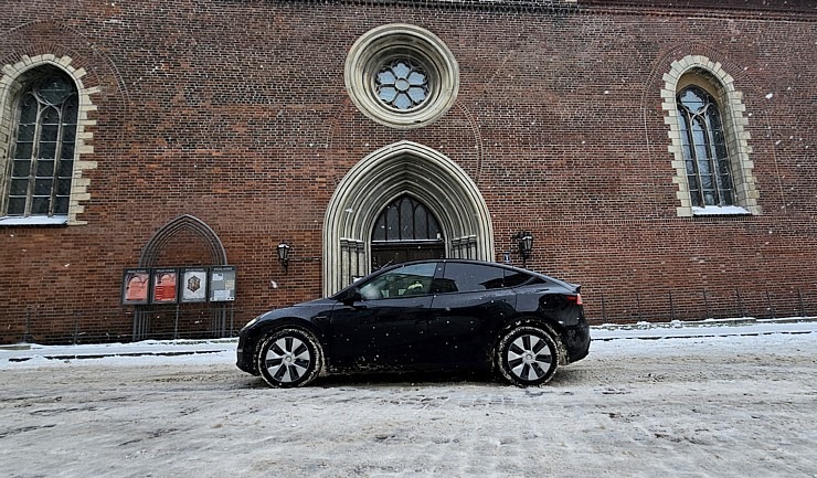 Apceļojam sniegoto Latviju ar auto nomas «Sixt Latvija» spēkratu «Tesla Y Long Range AWD» 349128