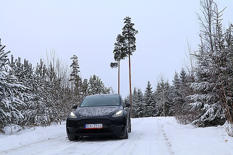 Apceļojam sniegoto Latviju ar auto nomas «Sixt Latvija» spēkratu «Tesla Y Long Range AWD» 349117