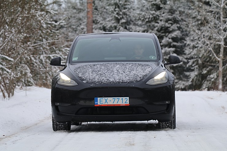 Apceļojam sniegoto Latviju ar auto nomas «Sixt Latvija» spēkratu «Tesla Y Long Range AWD» 349120