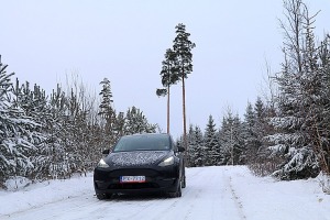 Apceļojam sniegoto Latviju ar auto nomas «Sixt Latvija» spēkratu «Tesla Y Long Range AWD» 3