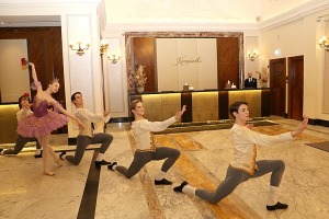 «Grand Hotel Kempinski Riga» atklāj austriešu mākslinieka Leo Štopfera (Leo Stopfer) gleznu izstādi par baleta tēmu 7