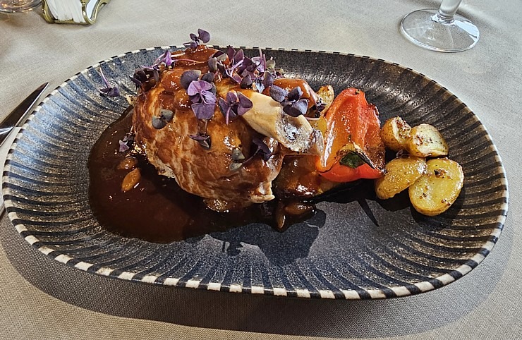 Travelnews.lv pēc 20 km pārgājiena dodas ieturēt maltīti Ozolnieku restorānā «Masti Grill&Chill» 351144