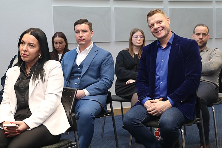 Tūrisma nozare viesnīcā «Riga Islande Hotel» diskutē ar Eiropas Parlamenta deputāta amata kandidātiem Tūrisma nozare viesnīcā «Riga Islande Hotel» diskutē ar Eiropas Parlamenta deputāta amata kandidātiem 352370