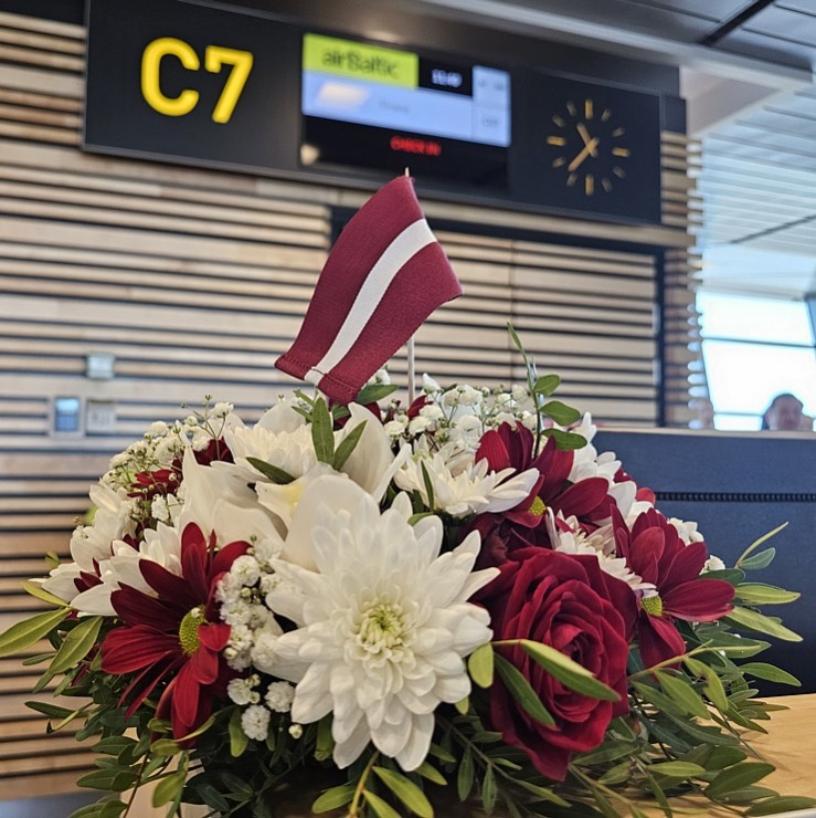 «airBaltic» svētku noskaņojumā atklāj pirmo regulāro reisu uz Albānijas galvaspilsētu Tirānu 353407