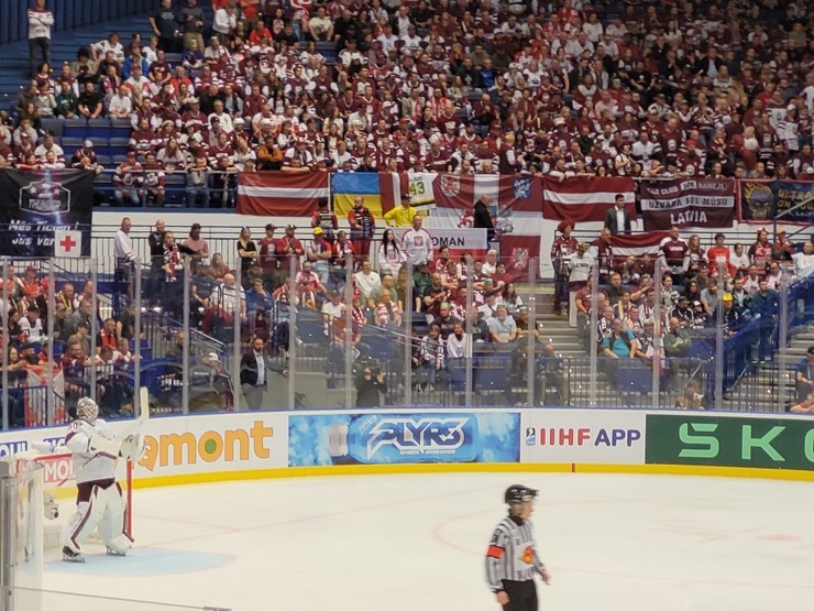Travelnews.lv klātienē tur īkšķus par Latvijas uzvaru pasaules hokeja čempionātā spēlē ar Poliju 353633