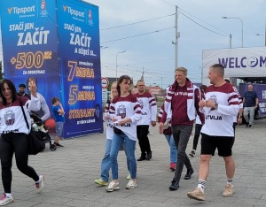 Travelnews.lv klātienē tur īkšķus par Latvijas uzvaru pasaules hokeja čempionātā spēlē ar Poliju 10