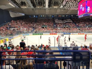 Travelnews.lv klātienē tur īkšķus par Latvijas uzvaru pasaules hokeja čempionātā spēlē ar Poliju 4