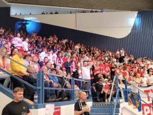 Travelnews.lv klātienē tur īkšķus par Latvijas uzvaru pasaules hokeja čempionātā spēlē ar Poliju 5