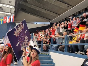 Travelnews.lv klātienē tur īkšķus par Latvijas uzvaru pasaules hokeja čempionātā spēlē ar Poliju 8