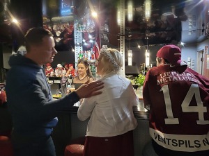 Hokeja galveno pilsētu Ostravu Čehijā iekaro 5000 fanu no Latvijas 21
