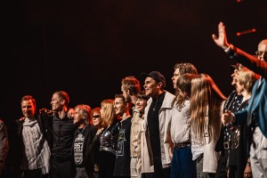 Skatītāji un mūziķi vienojas emocionālā koncertā – veltījumā komponistam Jurim Kulakovam 24