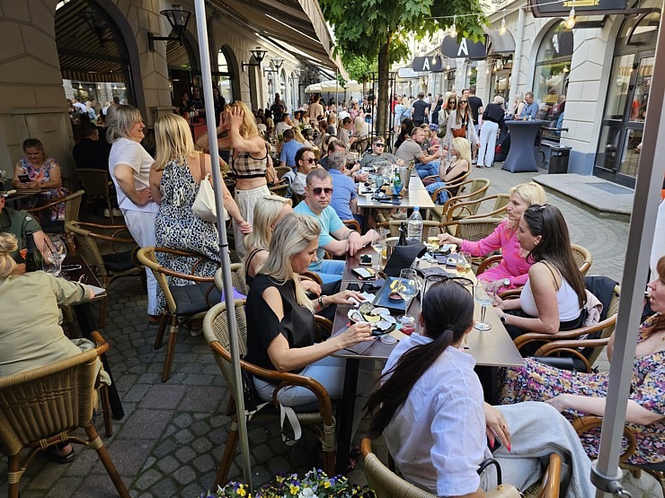 Restorāns «Buržujs»: Rīgas Berga bazārā pulcējas liels skaits gardēžu uz  13.Austeru festivālu 354000